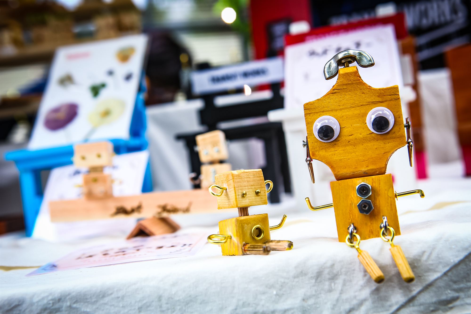 トランジットWorksの木工作品 手作りの木製ロボット